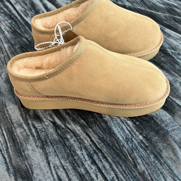 Tan Suede Slip-On Clogs by Bearpaw Size 10 - Picture 1 of 6